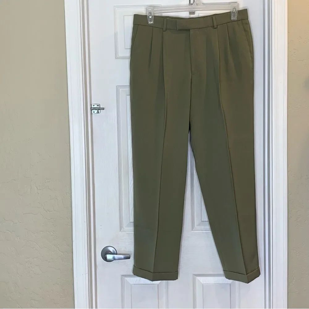 Haggar Classic Fit Comfort Cuffed Hem Olive Tan Khakis Size 34x29